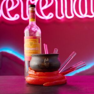 Cóctel El Recuerdo de Serendipia: mezcal, piña, jengibre y manzana. Un trago que emociona como una historia que vuelve.