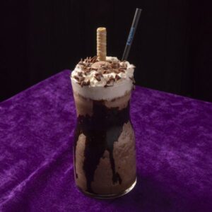 Batido de café y helado de chocolate con orujo, servido frío y con alma encantada.