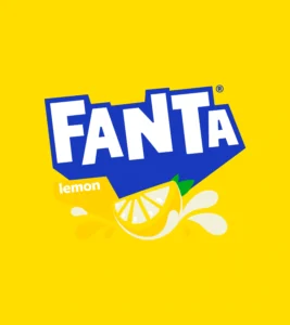 Fanta de limón servida fría, perfecta para platos intensos.