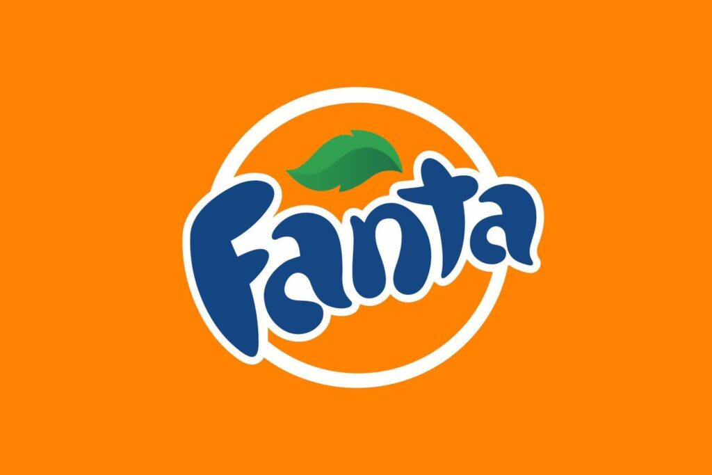 efresco Fanta de naranja, colorido y burbujeante.