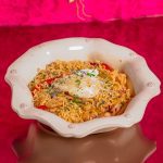 Fideos de udón con cerdo y salsa dulce, intensamente sabrosos.