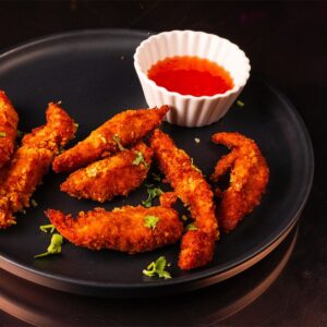 Pollo crujiente estilo casero con rebozado especiado.