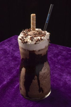 Batido de café y helado de chocolate con orujo, servido frío y con alma encantada.
