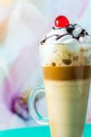 Café con licor de chocolate y cereza, dulce y con alma de postre