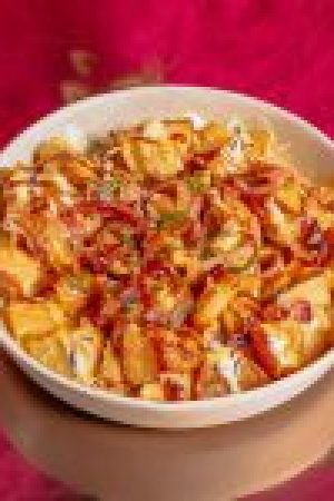 Patatas mágicas con mezcla de salsas y toppings crujientes